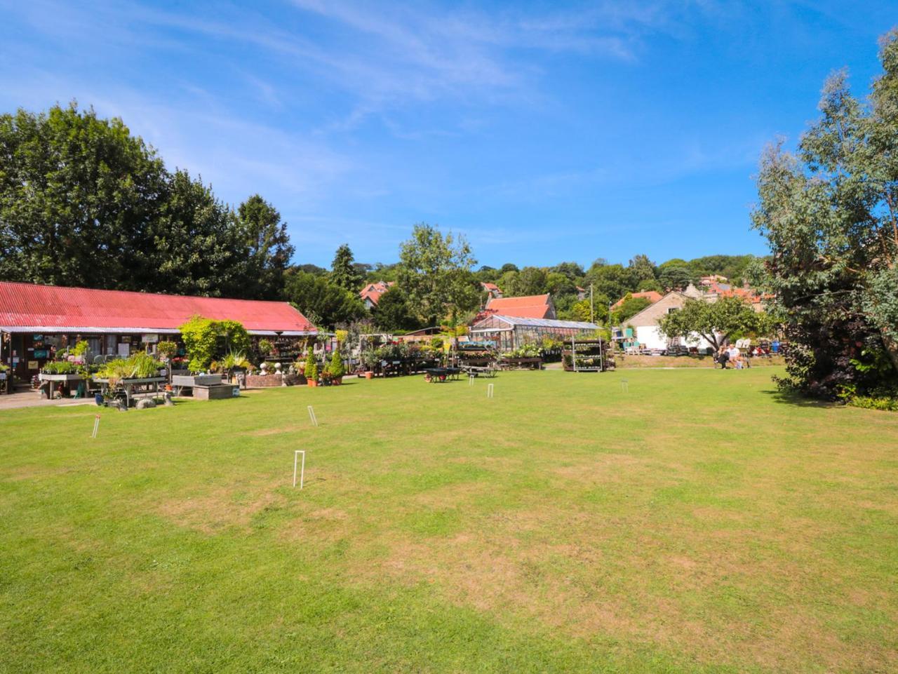 River Gardens Cottage 휫비 외부 사진